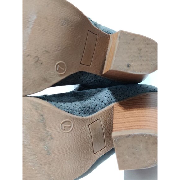 JustFab 7 Womens Gray Ankle Boots Perforated Faux Suede Block Heel Zip Booties - Picture 9 of 12